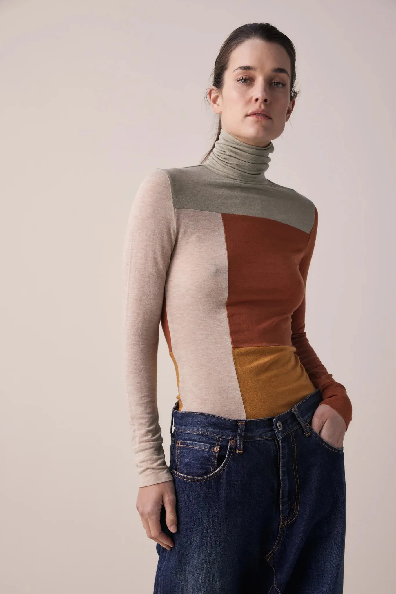 amente - Color Block Lightweight Knit Turtleneck