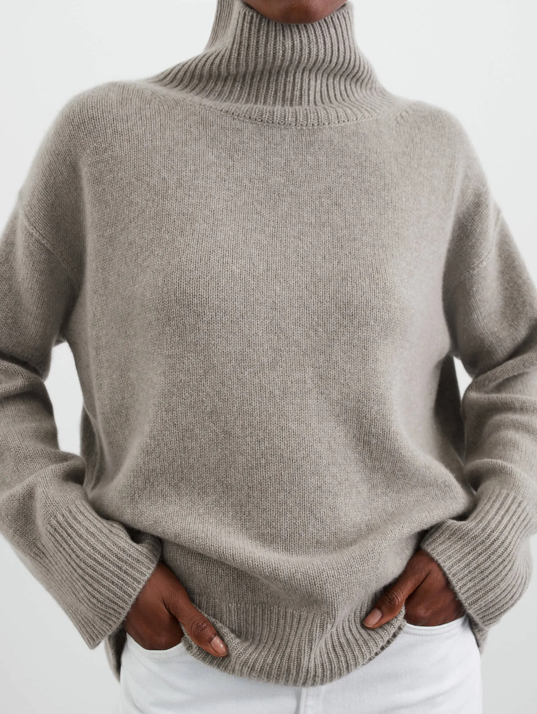 Boyfriend Cashmere Turtleneck in Greige