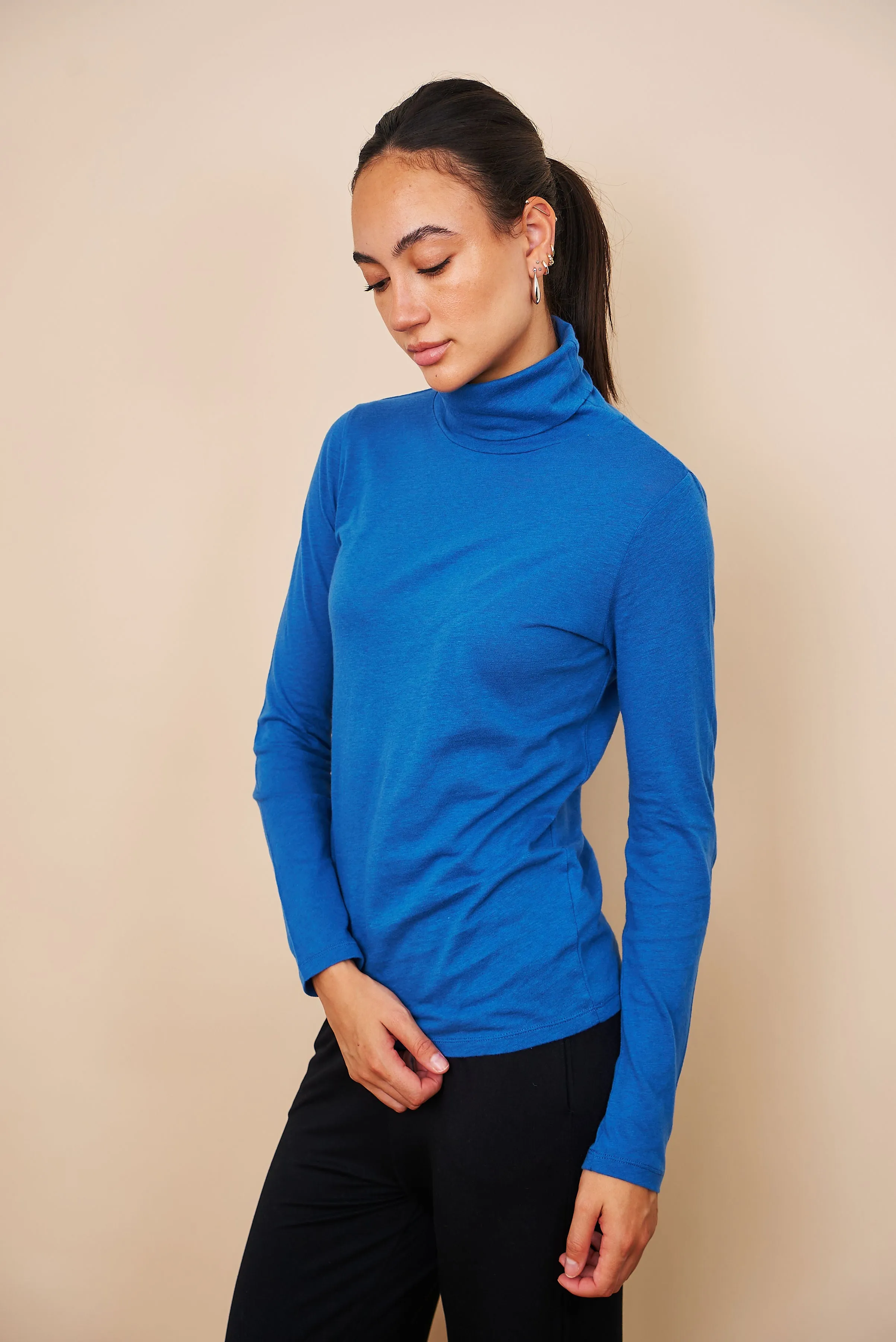 Majestic Cotton/Cashmere Long Sleeve Turtleneck in Bleu Roi/Royal Blue