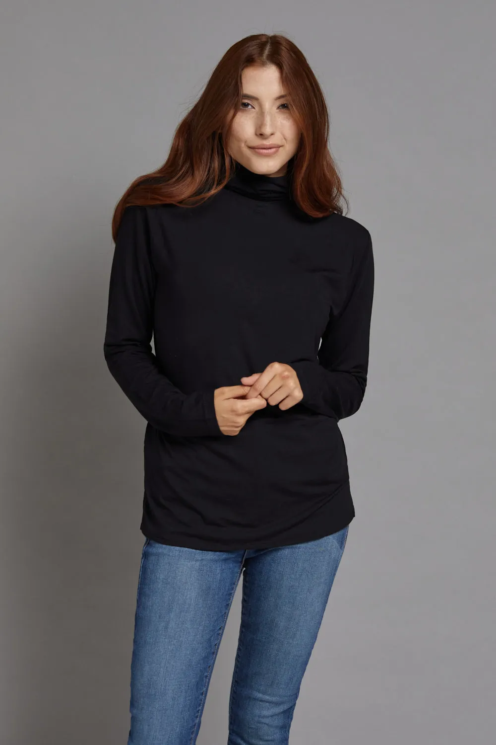 Majestic Long Sleeve Viscose Boxy Turtleneck in Noir