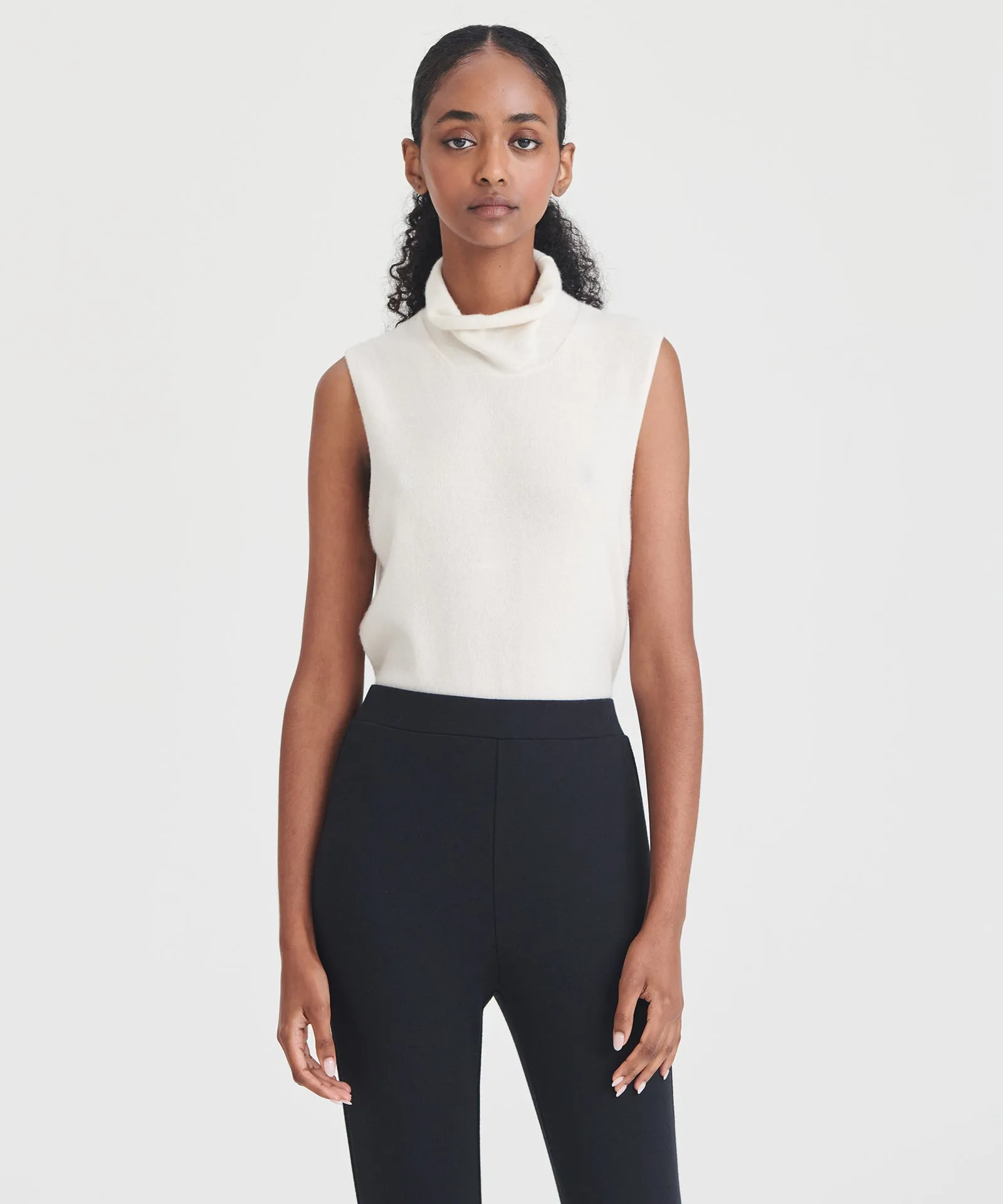 Signature Cashmere Sleeveless Turtleneck