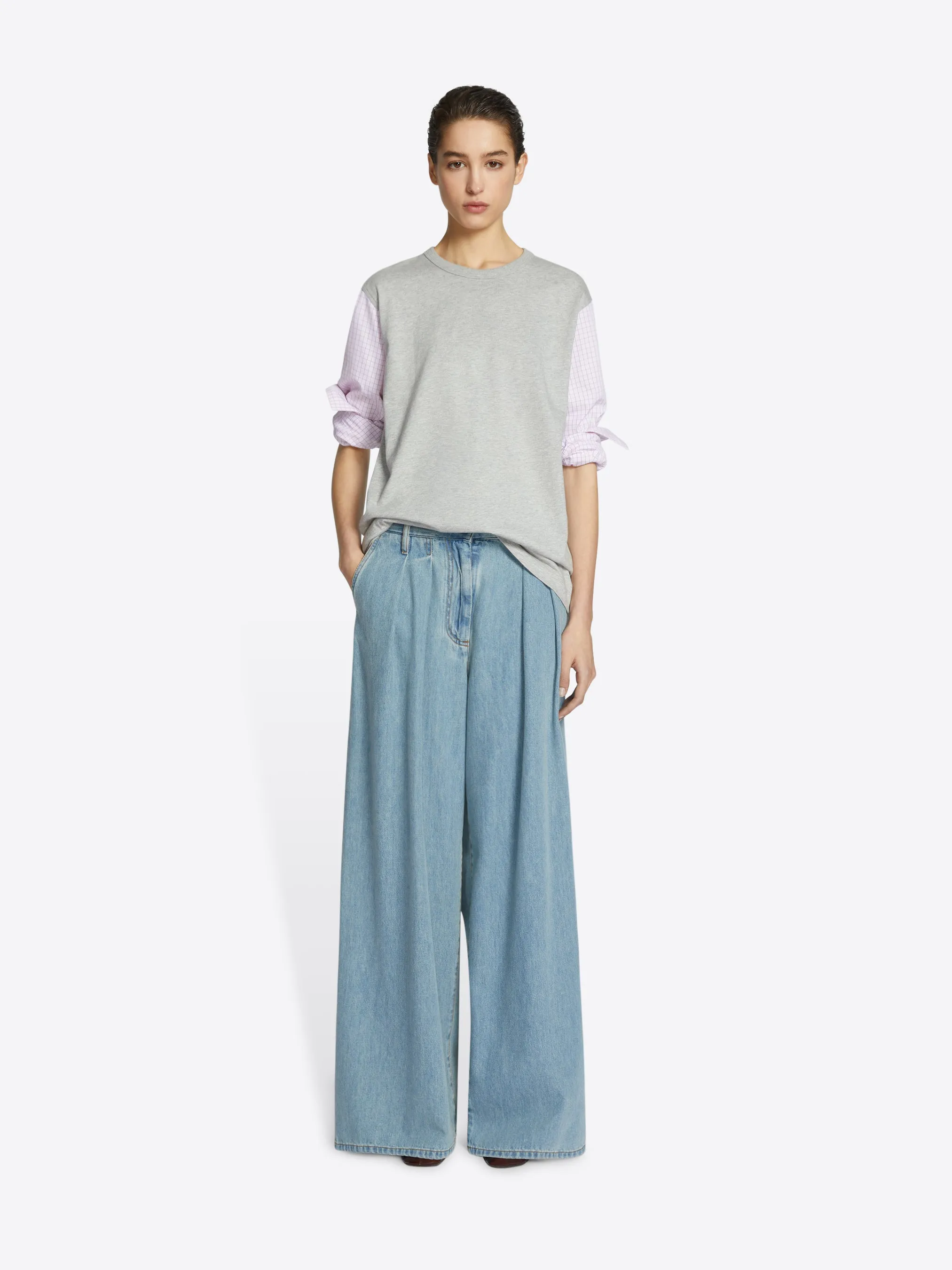 Wide pleated jeans