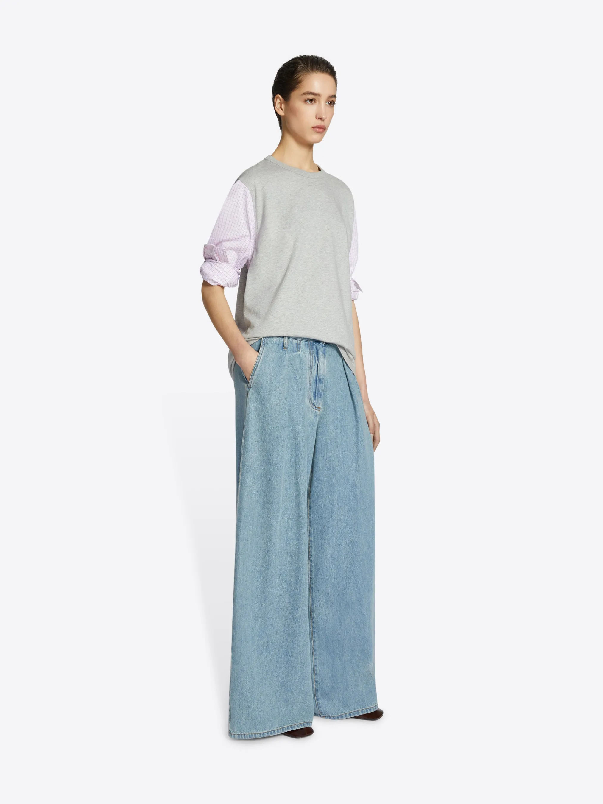 Wide pleated jeans